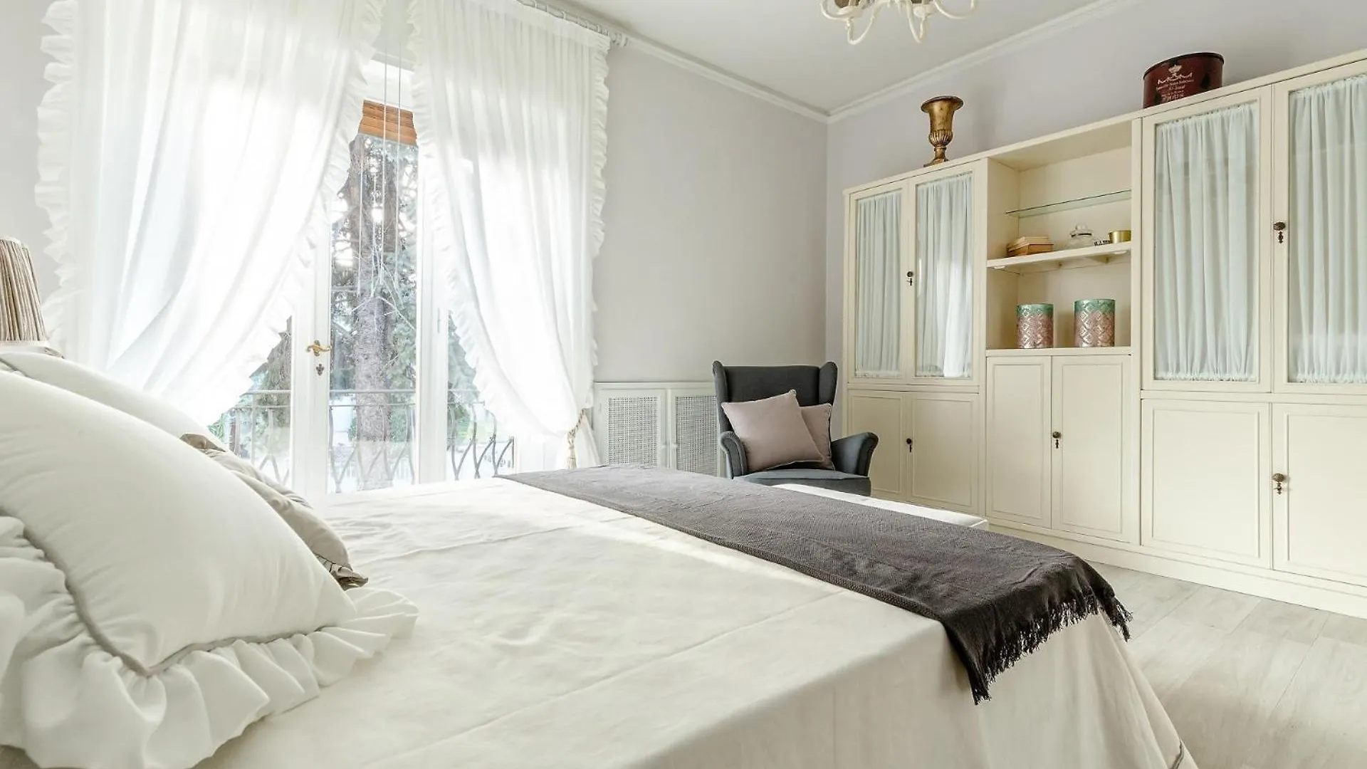 Villa Olivia: A New Luxury Villa With Garden Lucca